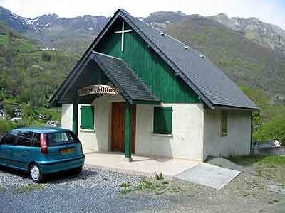entre et faade du temple de Cauterets