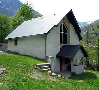 vue latrale du temple de Cauterets