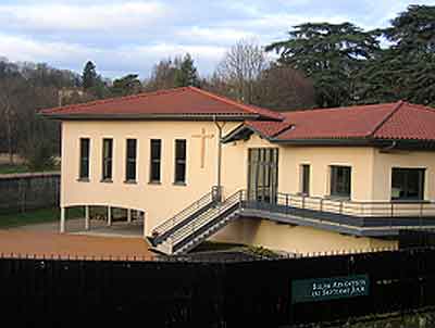 vue extrieure de l'glise adventiste du 7me jour de Lyon  Collonges au Mont d'Or