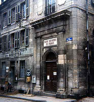 faade du temple de Dle