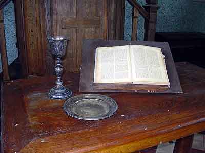 table de communion du temple d'Illies