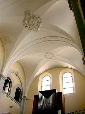 Intrieur du temple de Montlimar avec son orgue