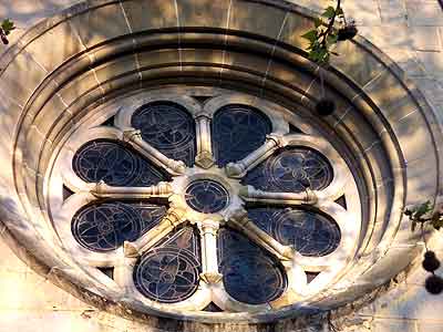 rosace en faade du temple de Neuilly sur Seine