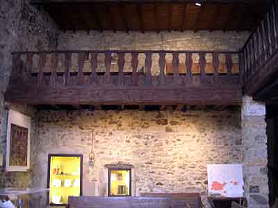 intrieur et tribune du temple du Pot Laval