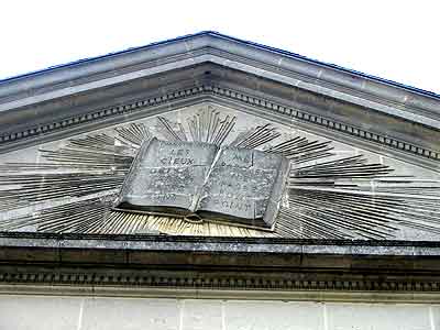 fronton du temple de Segonzac