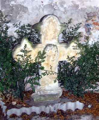 croix du fronton du temple de Ste, tombe lors d'une tempte