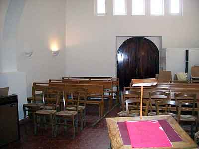 intrieur du temple de Saint Tropez et sa porte d'accs