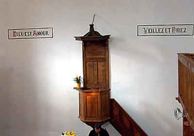 intrieur du temple de Saint Privat de vallongue